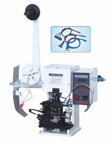 Bedienung der Drahtabisolier- und Kontaktcrimpmaschine