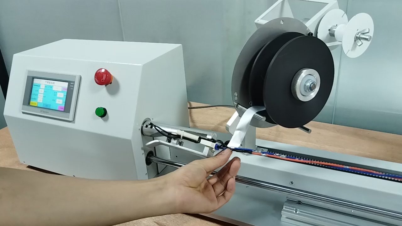 Alufolien-Wickelmaschine mit Papierabrollung und automatischer Papiersammlung