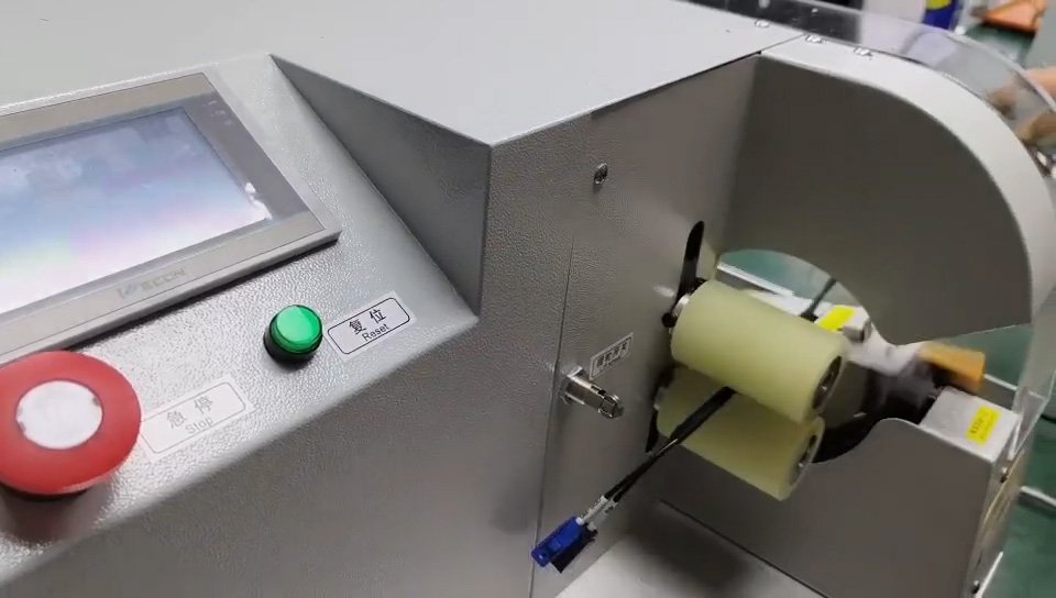 Intelligente Doppeldraht-Klebebandwickelmaschine – Synchrones Umwickeln für zwei Kabel