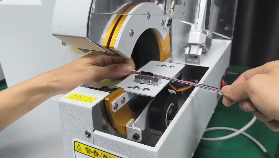 Intelligente PVC-Bandwickelmaschine für lange Leitungen – Stabile Ummantelung für Kabelbäume