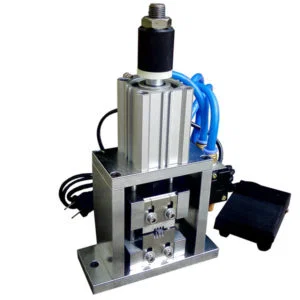  Schneiden Sie die Aluminiumfolie ab