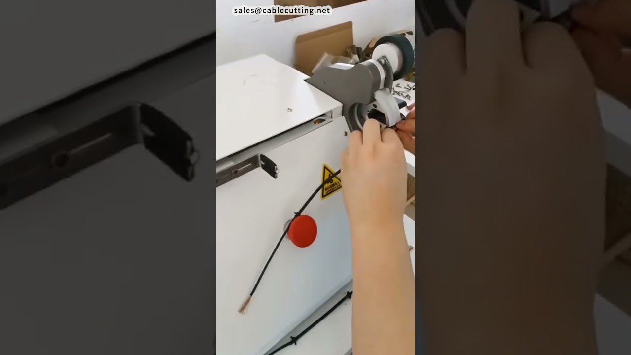 Automatische Bandwickelmaschine mit Trennfolienabtrennung – Effiziente Industrielösung #Maschine #Fabrik