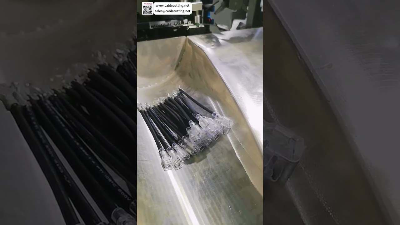 Universelle automatische Gehäuse-Einsetz- und Anschluss-Crimp-Maschine für nicht standardisierte Kabelbäume