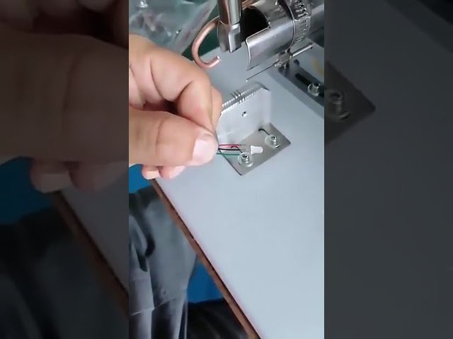 Halbautomatische USB-Datenkabel-Herstellungsmaschine | Kleine Lötmaschine für USB-A, Micro-USB & Lightning