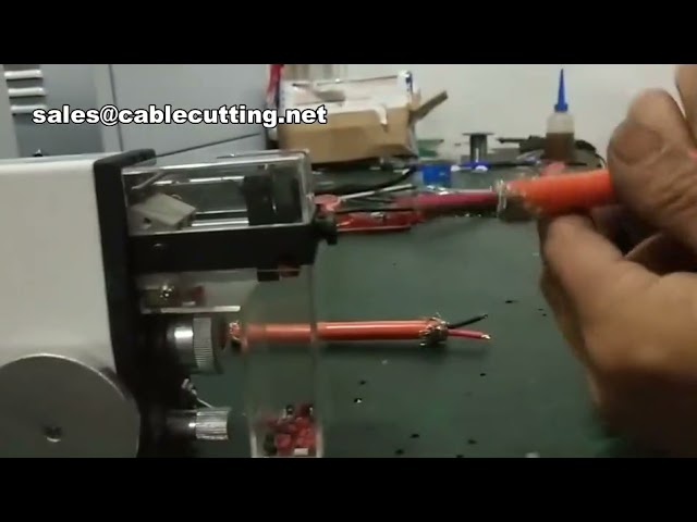 Mini pneumatische Kabelabisolier-Maschine – Präzises und schnelles Abisolieren für die Fertigung