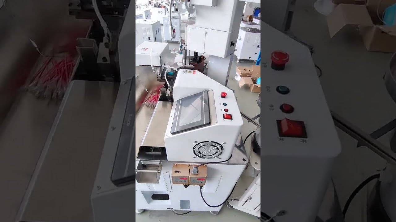 Verzinnen und Gehäuseeinsetzen – Kabelbaumverarbeitung #Factory #Maschine #Kabelabisolierer