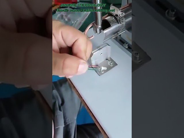 Halbautomatische USB-Datenkabel-Herstellungsanlage – Lötmaschine für USB-A- und Micro-USB-Stecker