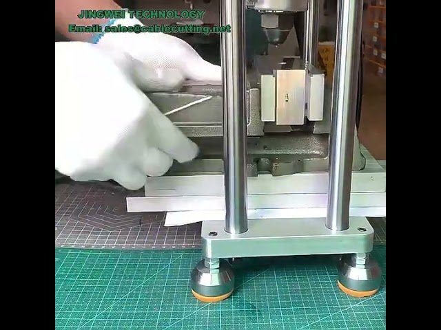 Kompakte 50g Tisch-Vertikal-Spritzgießmaschine 110V/220V – ideal für USB-Stecker und Kleinserien