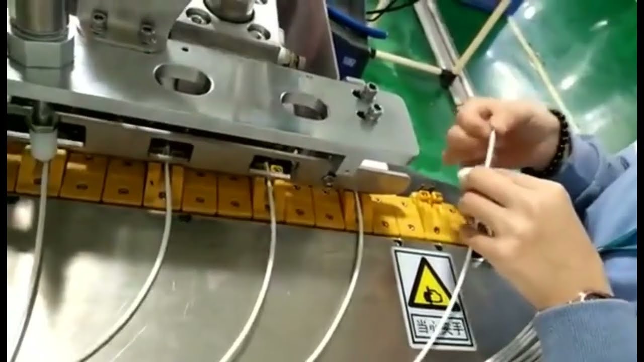 USB-C Kabel & Lightning Stecker Lötmaschine | Automatisierte Kabelmontage