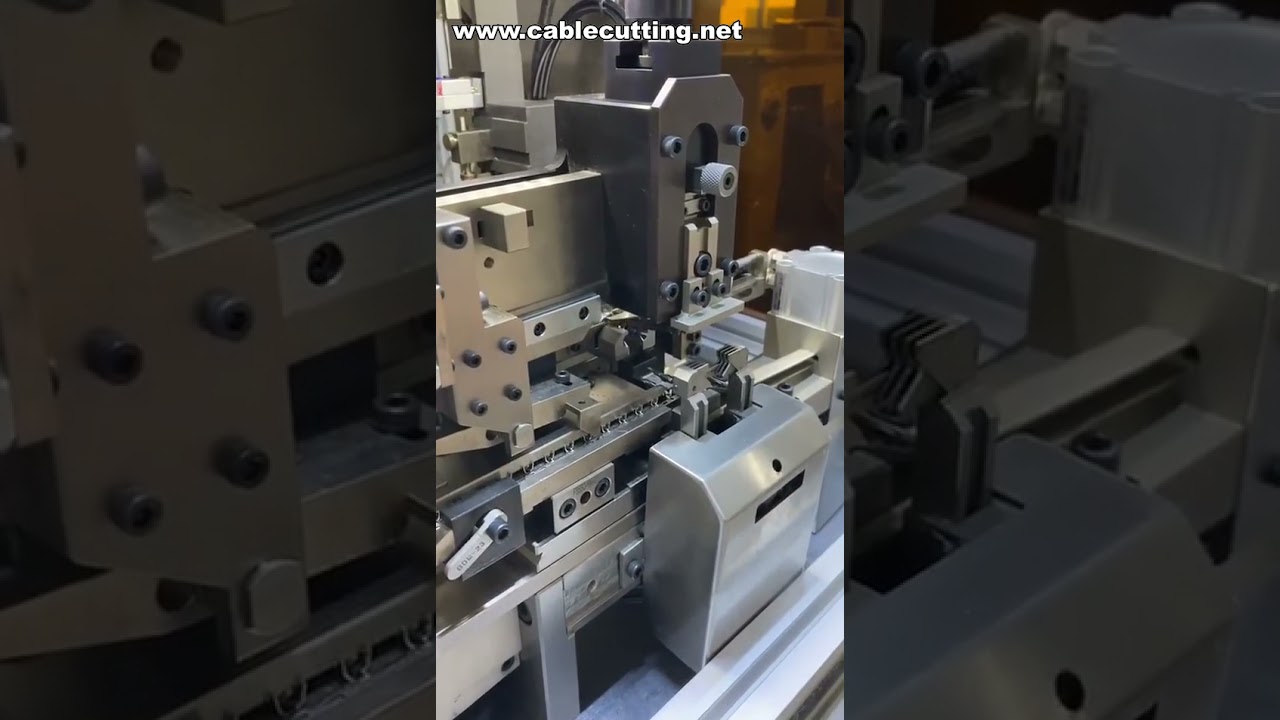 Halbautomatische Kabelverarbeitung: Abisolieren, Dichteinsetzen und Crimpen in einer Maschine