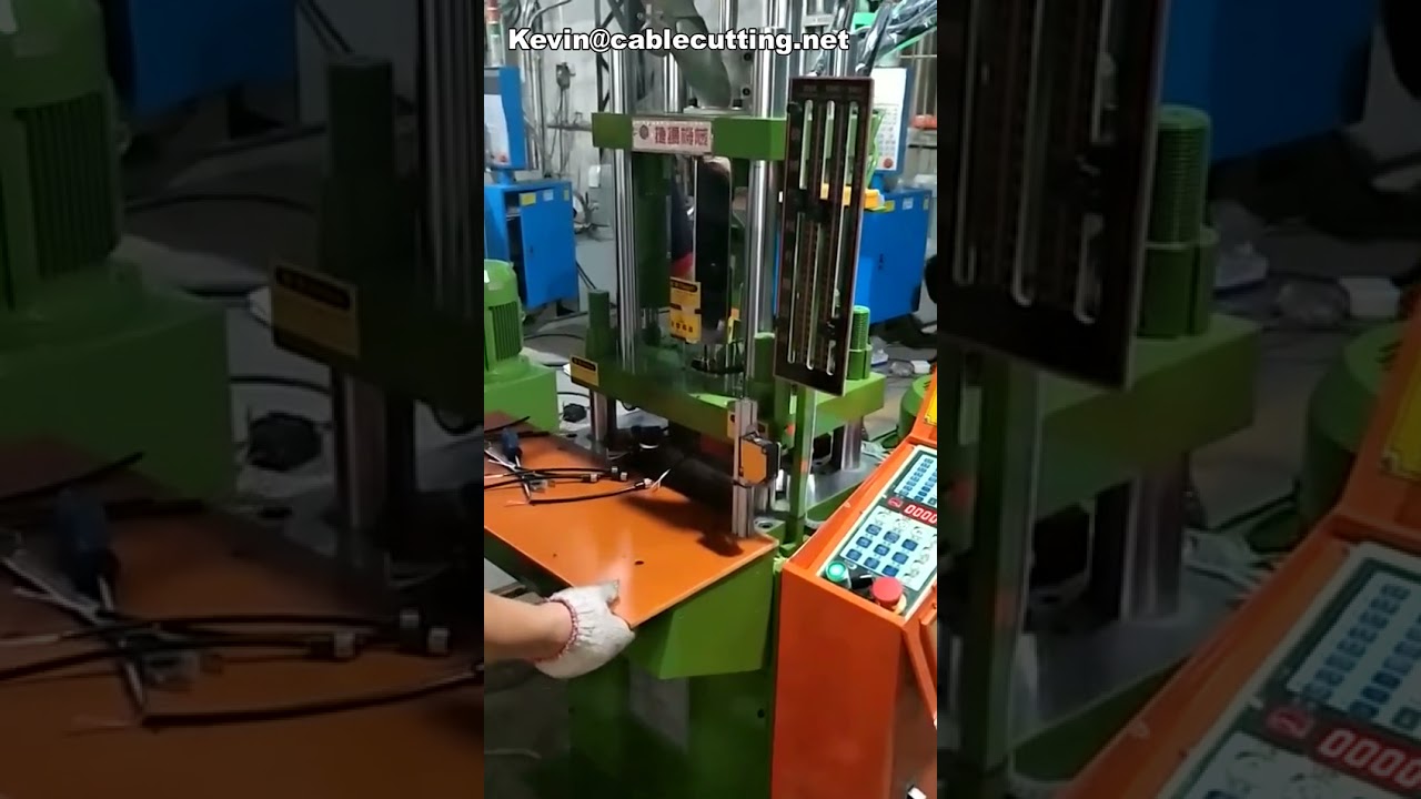 Kompakte manuelle Tisch-Spritzgussmaschine für wasserdichte Stecker und Kabelverbinder aus PA66