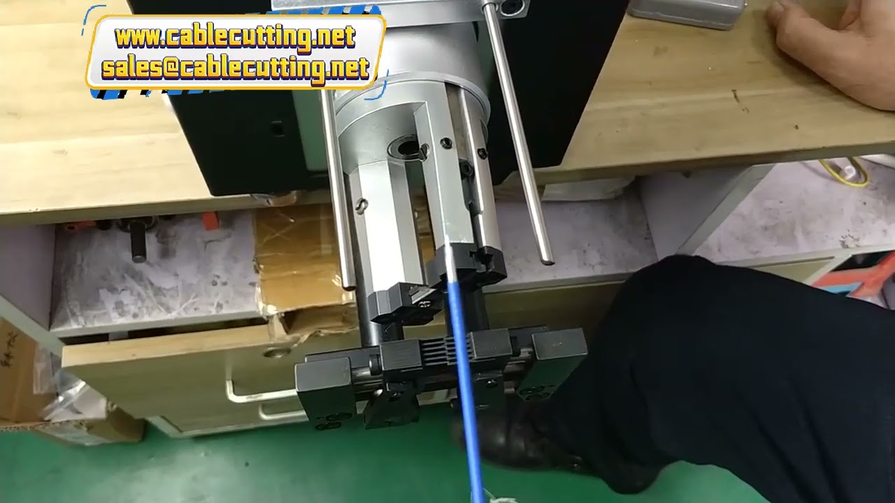 Koaxialkabel-Ablisiermaschine für mehrschichtiges Abisolieren von Triaxialkabeln (Drahtdurchmesser 1 mm)