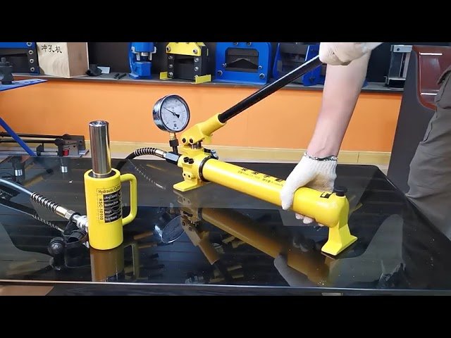 Manuelle Hydraulikpumpe für Stanz-, Biege- und Pressformen – robust & zuverlässig