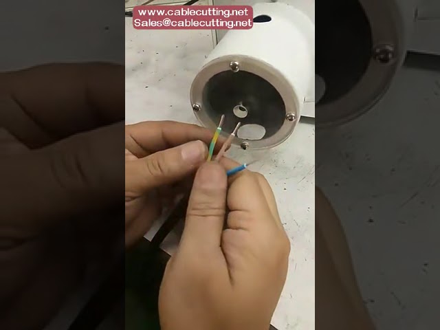 Hochleistungs-Abisolier- und Verdrillmaschine für elektrische Leitungen