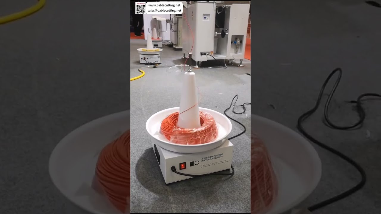 Adaptiver Drahtvorschub und Abspulrolle für die automatische Kabelbaumverarbeitung und Kabelmontage