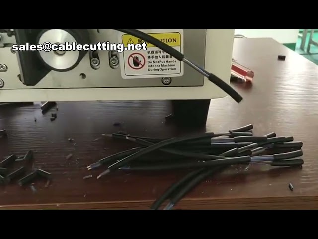 Netzkabel-Schneid- und Abisolierautomat – Effiziente Kabelverarbeitung