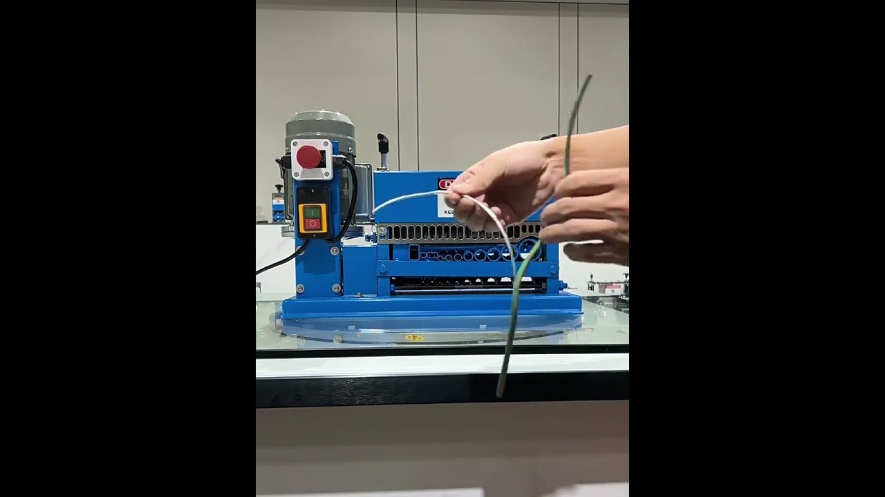 Automatische elektrische Kupferkabel-Abisolier- und Schälmaschine 750W, 10 Klingen, für Kabeldurchmesser 1–38 mm