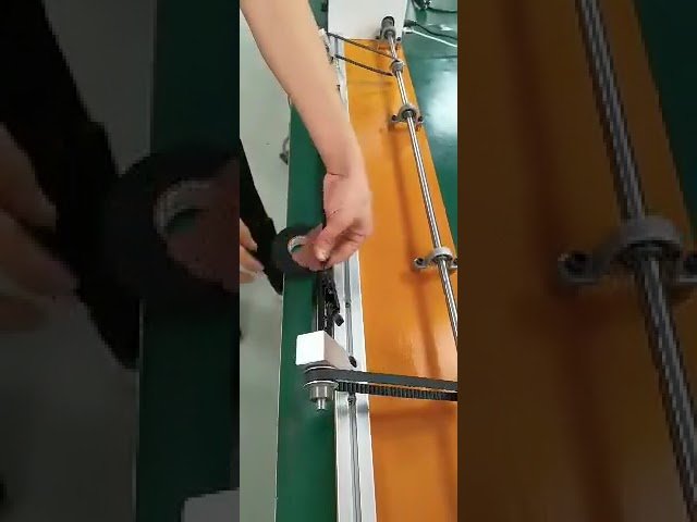 Semi-automatische Vollumschlingungs-Bandwickelmaschine für Kabel und Drähte | Effiziente Fabrikautomation