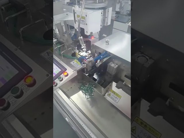 Automatische Maschine zum Schneiden, Abisolieren, Crimpen & Verzinnen von 5 dünnen Drähten