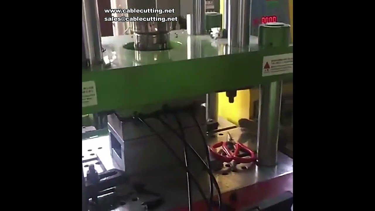 Vertikale Spritzgießmaschine 200SKT für DC-Stecker & USB-Datenkabelköpfe